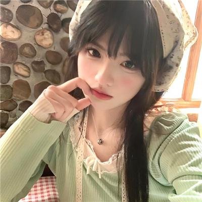 落在她身边
